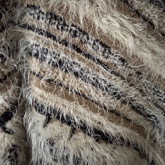 BCBGMaxAzria bohemian print fuzzy sweater cardigan jacket with hood - Picture 7 of 9